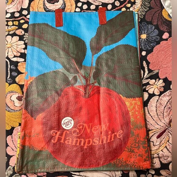 Trader Joe’s New Hampshire Reusable Shopping Bag Grocery Tote NWT - Picture 1 of 1